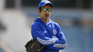 Head Coach vs Team Director Image